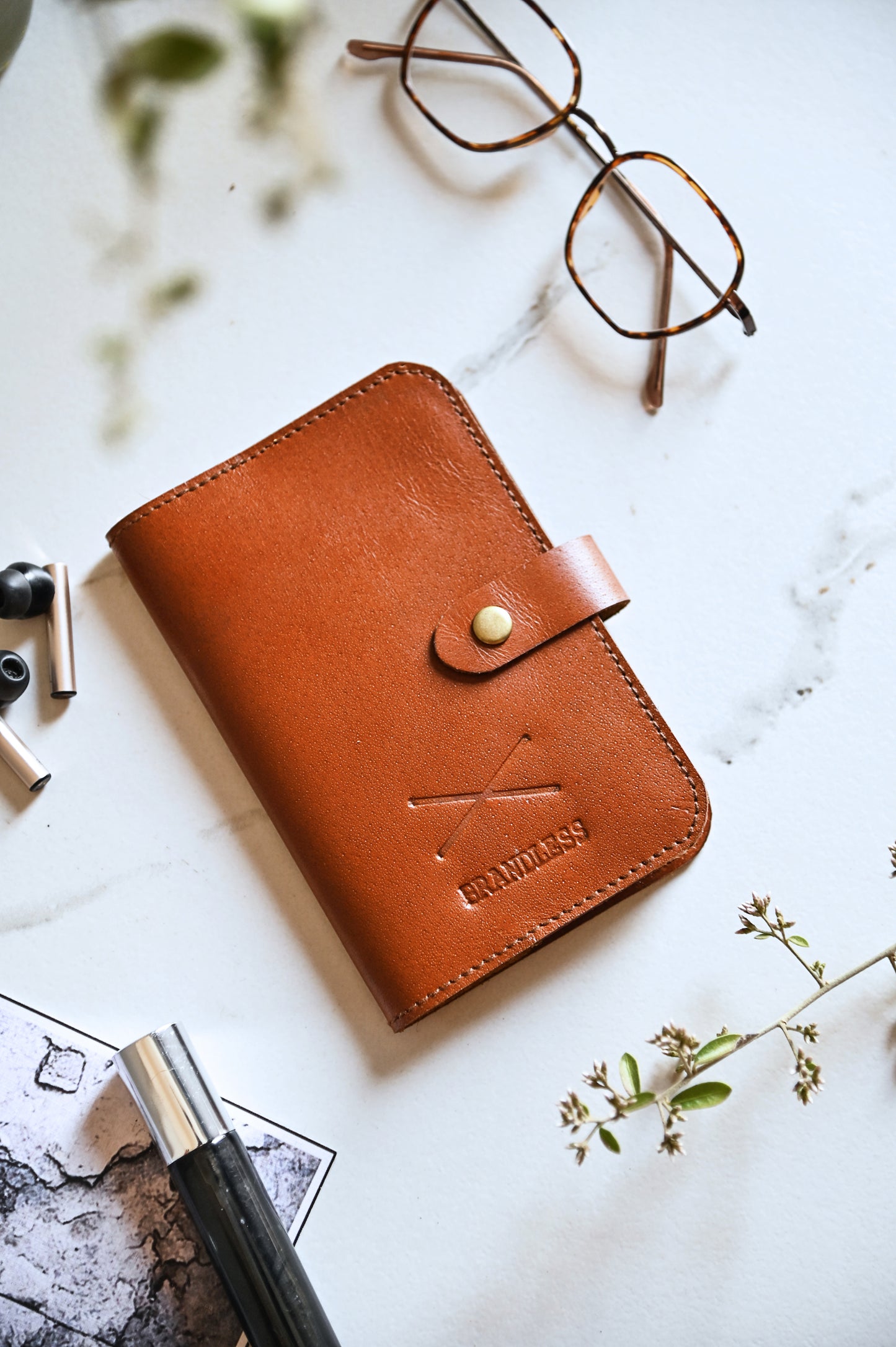 PASSPORT CASE- TAN BROWN