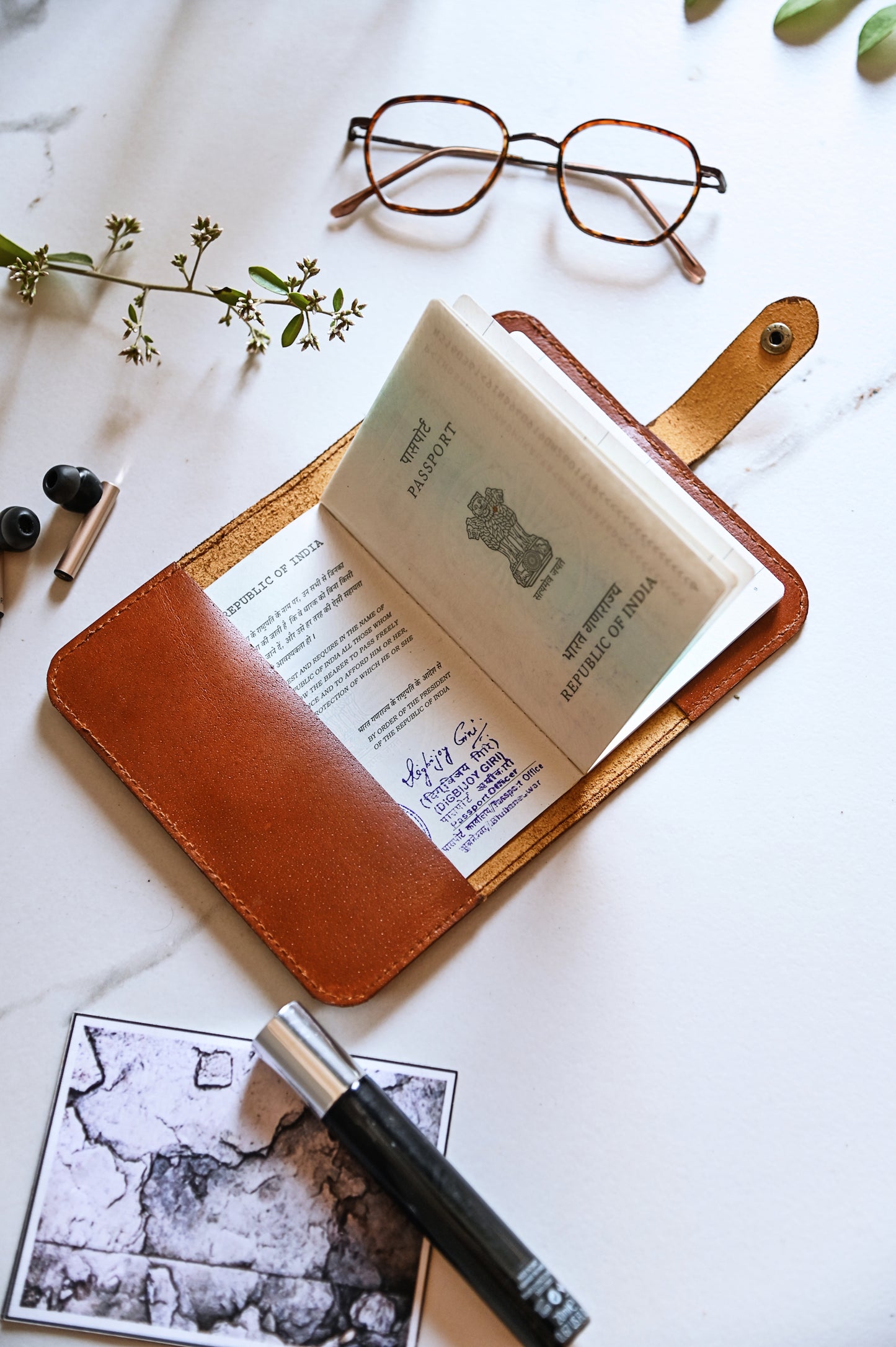 PASSPORT CASE- TAN BROWN