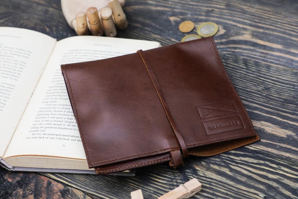 Gadget organiser tech accessories leather handcrafted