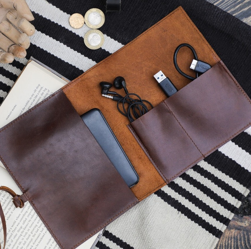 Gadget organiser tech accessories leather handcrafted