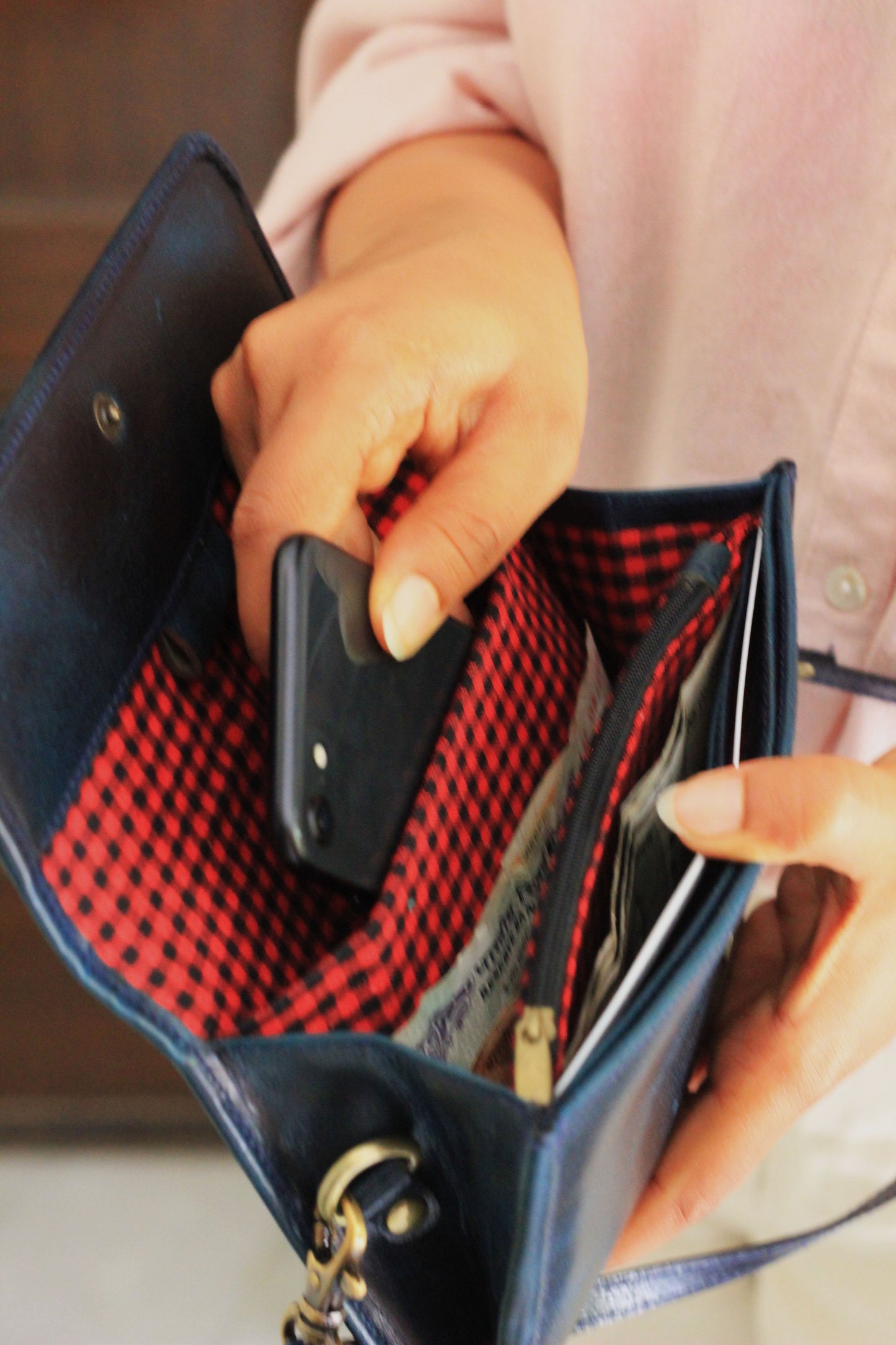 Elementary Mobile Sling Wallet - Teal Blue