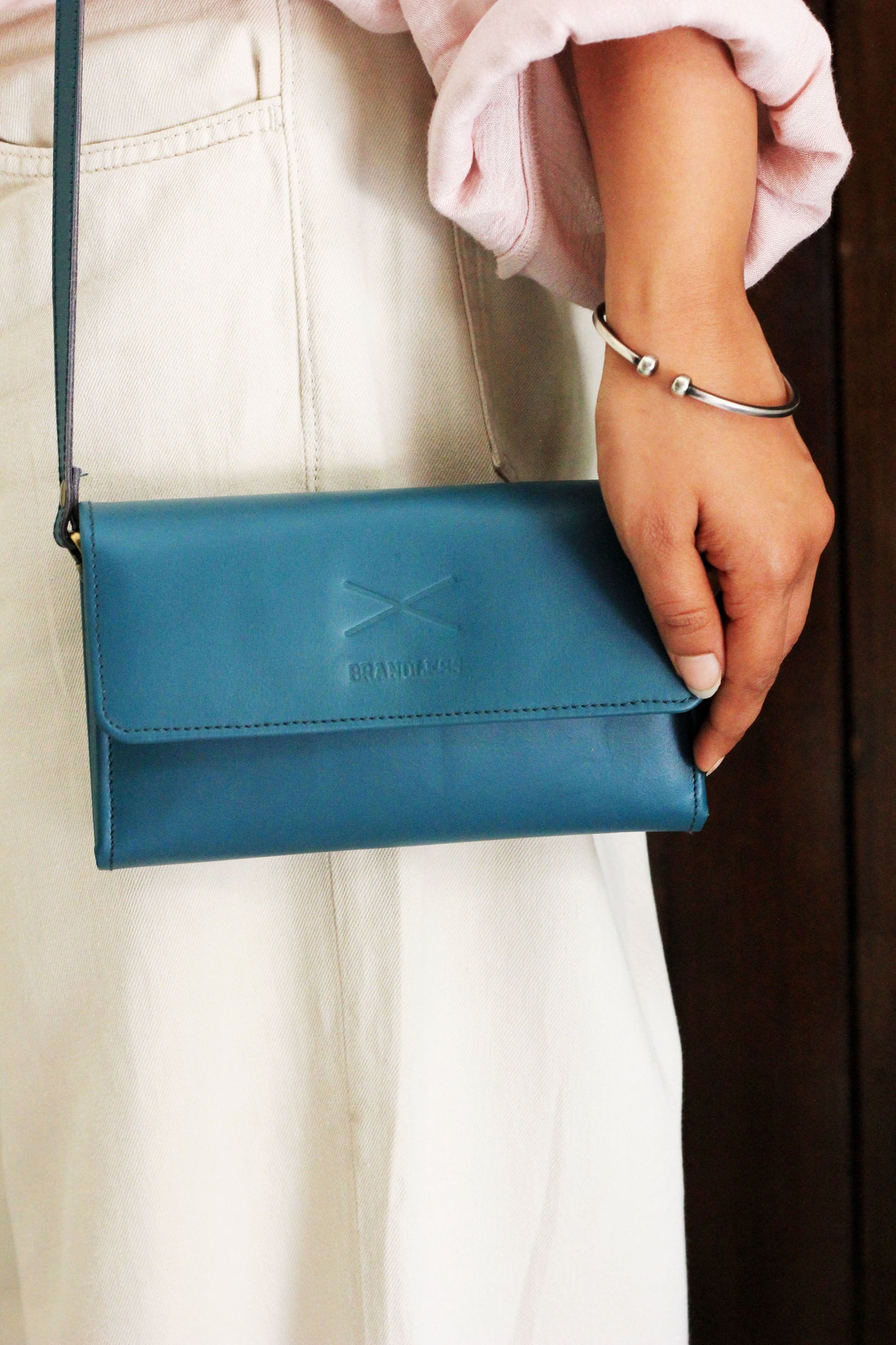 Elementary Mobile Sling Wallet - Teal Blue