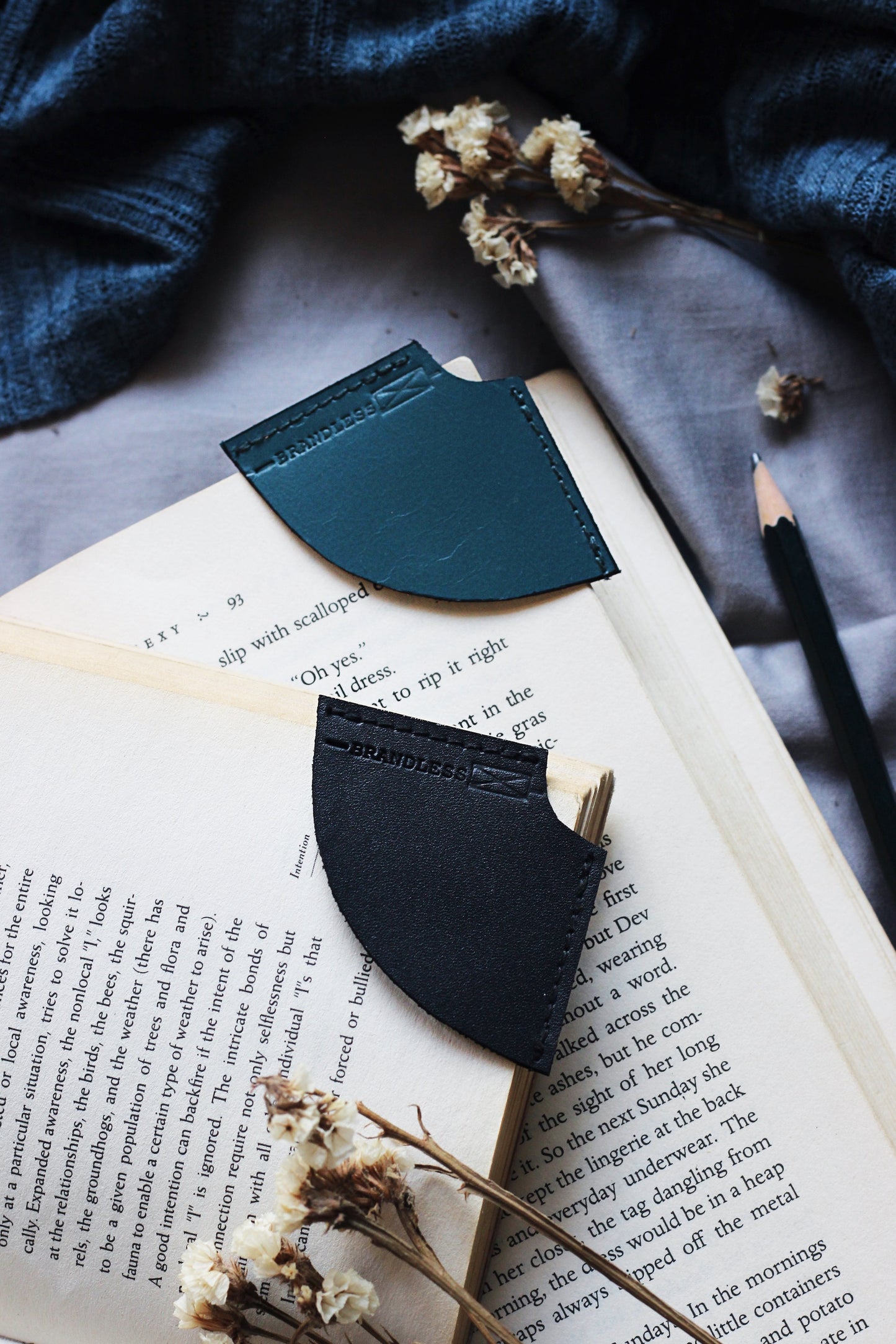 Corner Bookmark 2.0- Teal Blue & Black