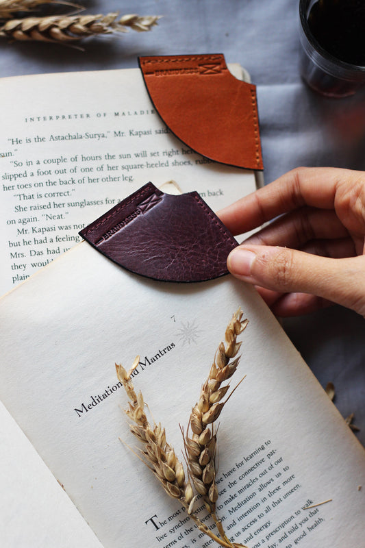 Corner Bookmark 2.0- Burgundy & Tan