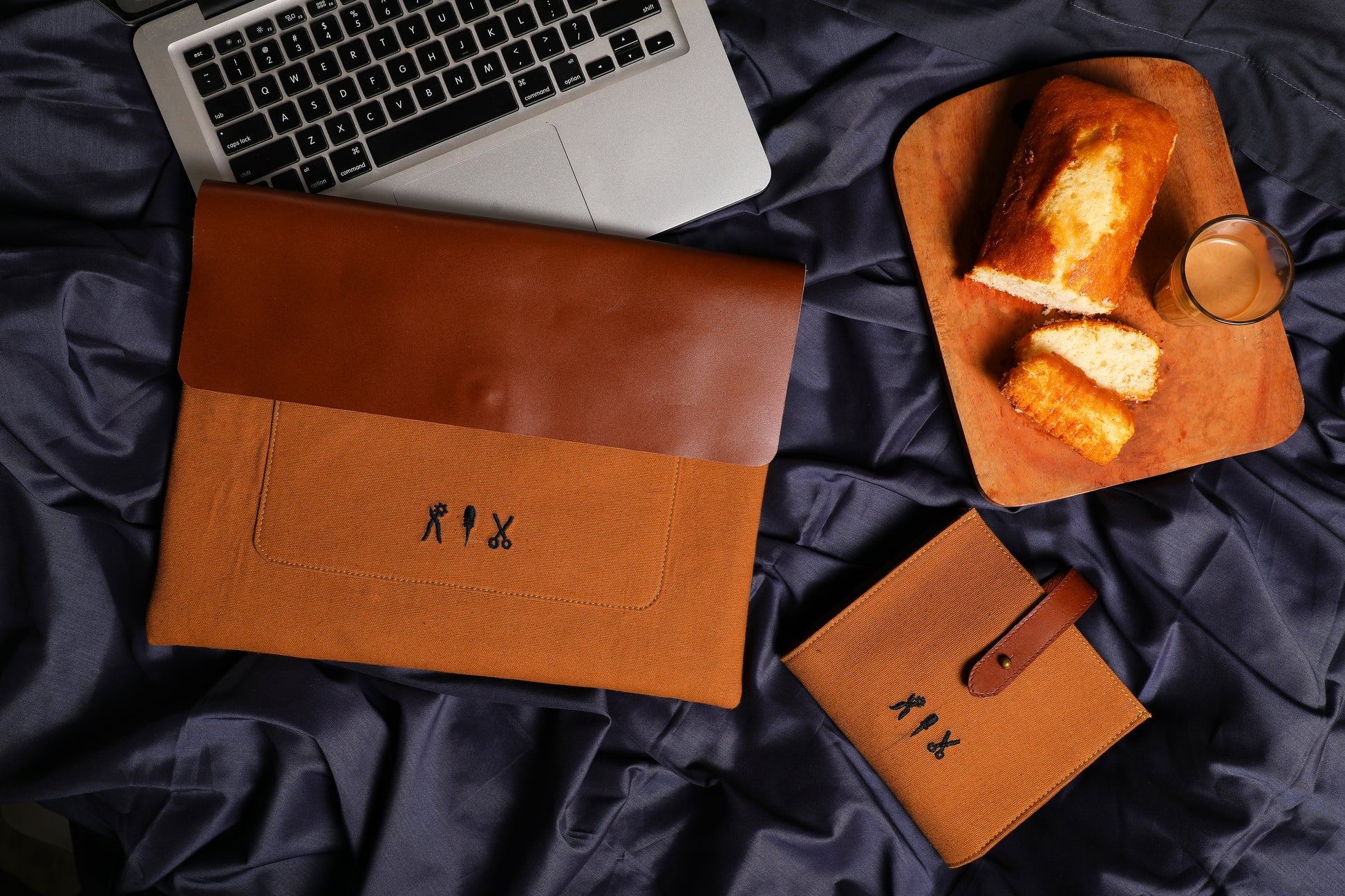 gift set leather organiser laptop sleeve charger case