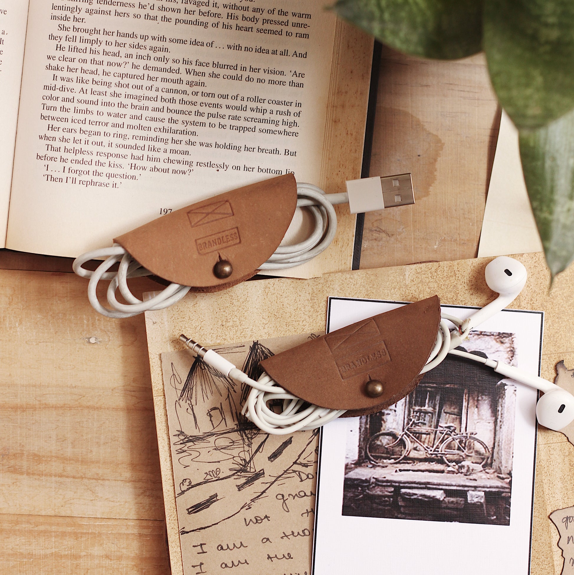 TECH ACCESSORIES CORD MANAGERS WIRE MANAGERS LEATHER GOODS HANDCRAFTED