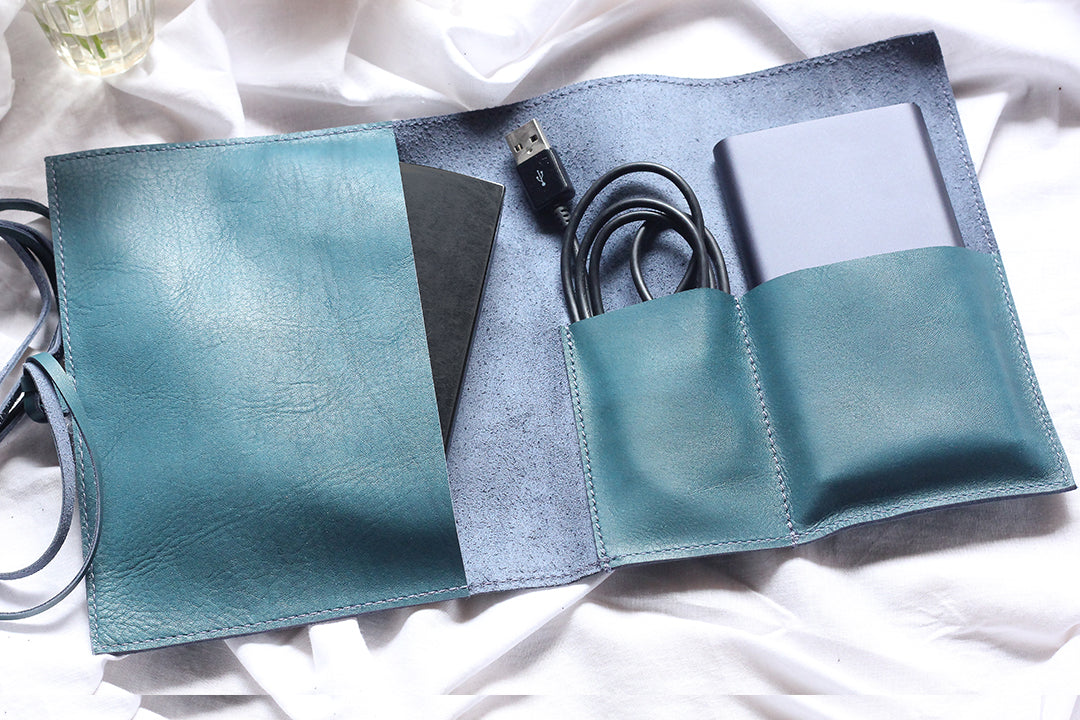 Gadget organiser tech accessories leather handcrafted