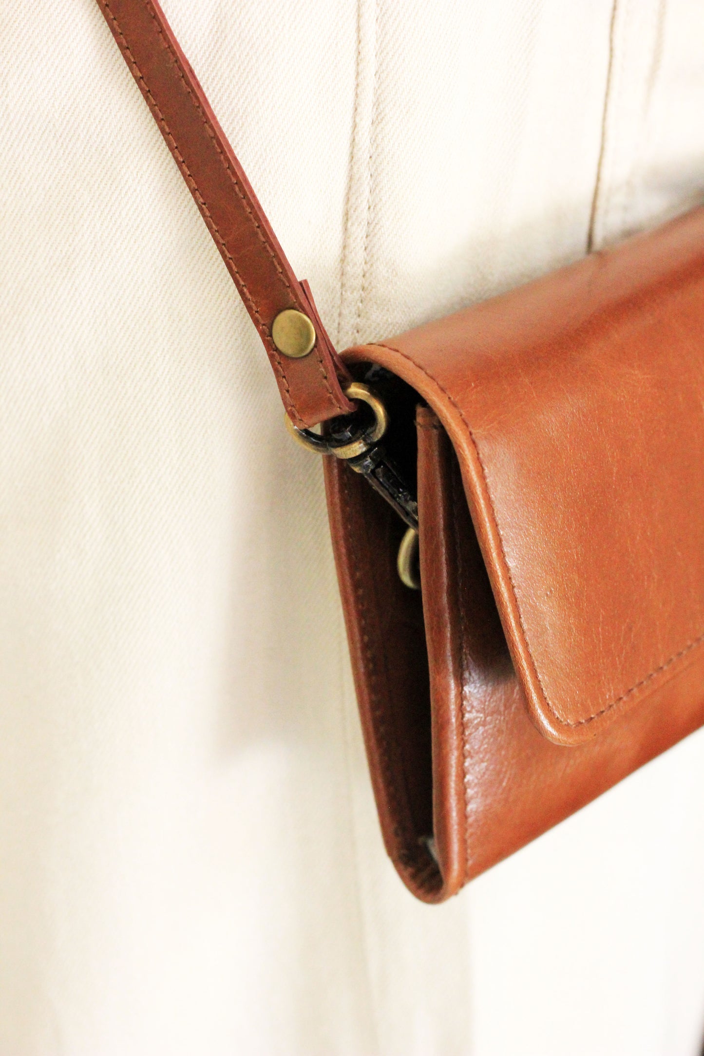 Elementary Mobile Sling Wallet - Brown